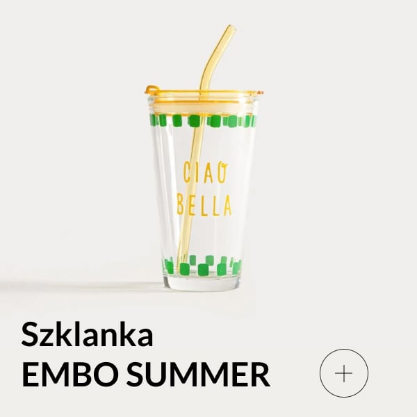 Szklanka z pokrywką i słomką